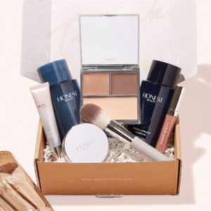 Honest Beauty is a cruelty free monthly subscription box that features natural, clean, green, organic and non-toxic products. Ethical Bunny's cruelty free product and beauty guide. Subscription box list.