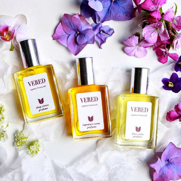 Vered Botanicals is leaping bunny and peta certified. | Ethical Bunny's cruelty free and vegan brand list with skincare, makeup, haircare, hygiene, bath and body guides. Featuring indie, clean, green, sustainable, non toxic, organic, botanical and natural products.